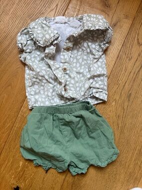 Petit Lem Cream Leaf Print Top & Green Shorts Matching Set